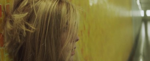 RevistaMarvin's tweet photo. .@MassiveAttackUK libera impresionante video para "Voodoo In My Blood" con Rosamund Pike ~ https://t.co/snBeSHF7KS https://t.co/V3wzhhTu6a