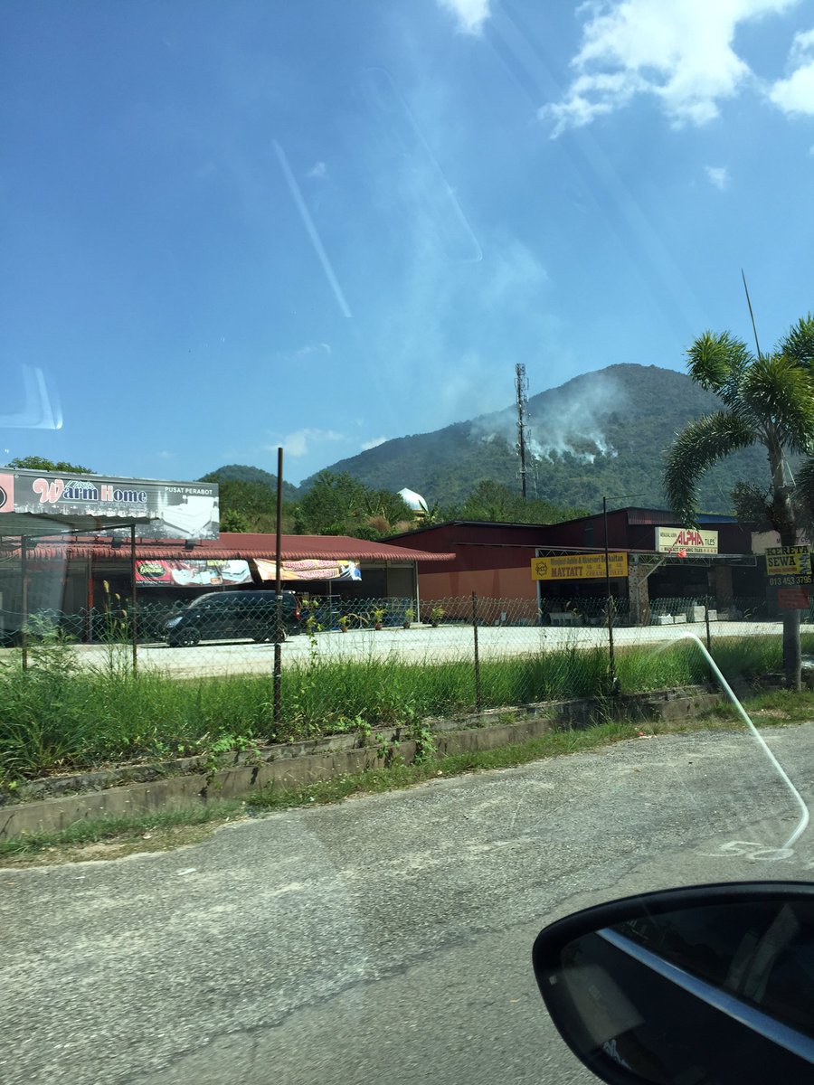 SCDFrank's tweet image. Fire on the mountain near Baling... Let's hope there is no impact for #ltdl2016 #ltdlscd