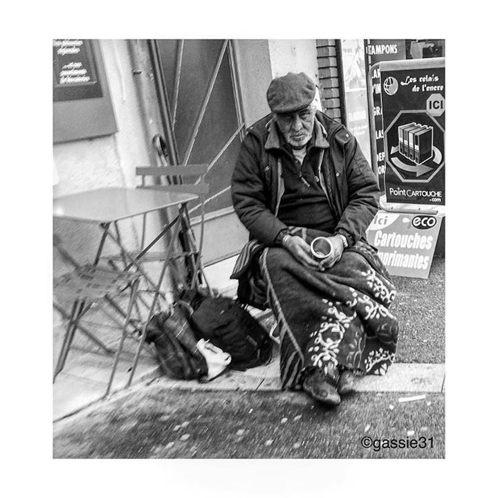 #someone #anotherdayinparadise being in #direstraits #poverty #nofilter #justgoshoot #visi… ift.tt/1QbIccR