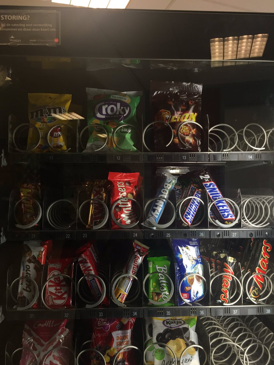 juffielisa's tweet photo. Deze waren toch terug geroepen? @FontysDenBosch #minorklm #mars  #snickers #twix #bounty #maltesers https://t.co/JXZJknRKBT