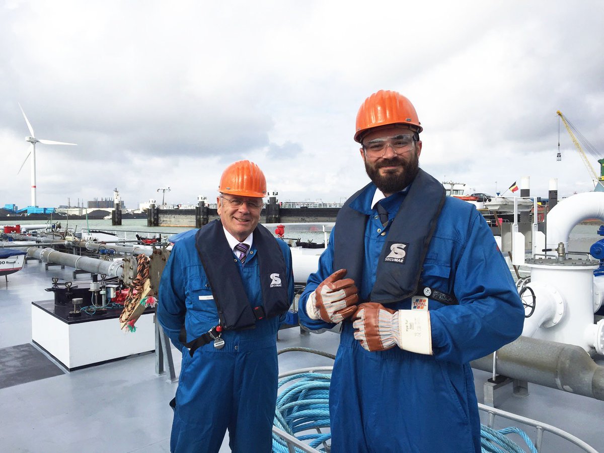 ICEDigitalTrade's tweet image. #essDOCS on location at @ZeelandRefinery! #paperlesstrade #eDocs #eBR #CargoDocs #Barges ow.ly/YGDd9