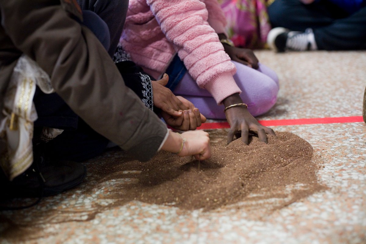 Aspettando il 01 aprile ricordiamo il 2015: PAROLE E SASSI, la storia di Antigone raccontata dai sassi #dominadomna