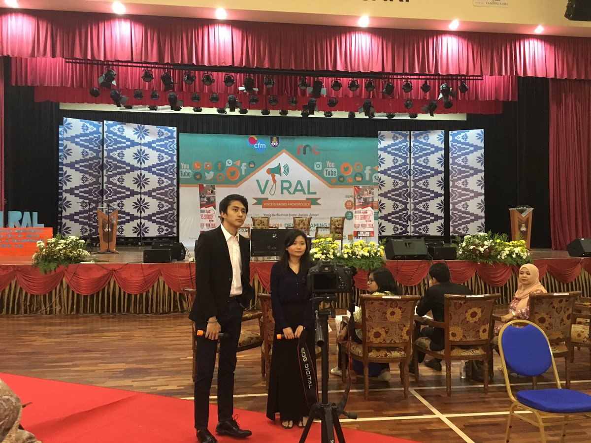 SeriousTalk16's tweet photo. Another last question from Nasir, part 2 student @decade2016 !!! Korang memang happening ✨✨✨ #SeriousTalkAG o https://t.co/nqxVx0Lknt