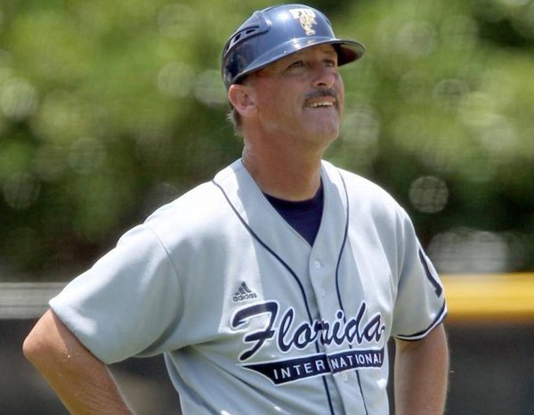 HeraldSports's tweet photo. FIU baseball wins home opener 6-1 over St. Thomas University
https://t.co/jUbxh3gOnq https://t.co/sNBW2xVZr4