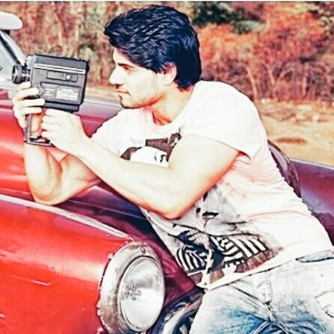 SoorajFanBase's tweet photo. @soorajpancholi9 Pink ❤❤
#Biecps 💪 Gym Chale..? https://t.co/Dypdg3XmRt