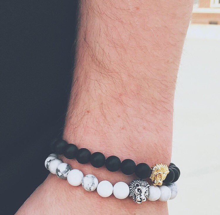 ShopSavannah's tweet image. Help #SaveTheLions in style by treating yourself to our hand-crafted bracelets today 🦁🌍❤️
SavannahCo.com