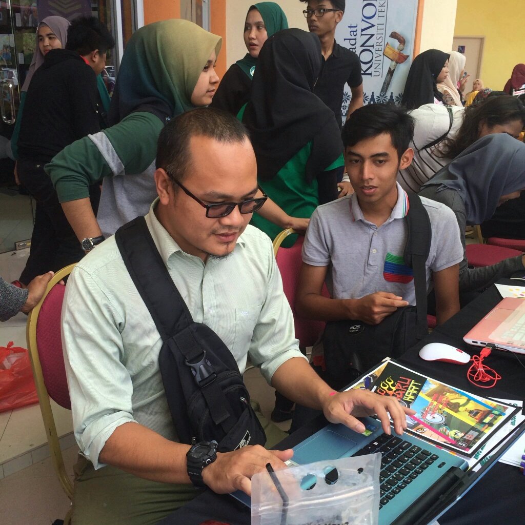 gameinc24's tweet photo. [LIVE UPDATE] 

Sir Iqbal pun datang main dan support kita orang!! Dah habis lunch tu,datanglah main dan support!! 😋 https://t.co/XR8dAOey2F