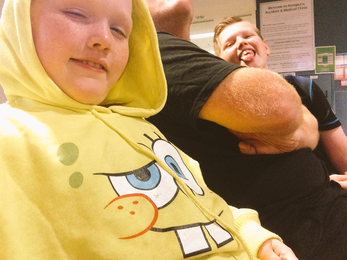 Kaylagreen1029's tweet photo. He photo bomed me https://t.co/drWzkQCH1R