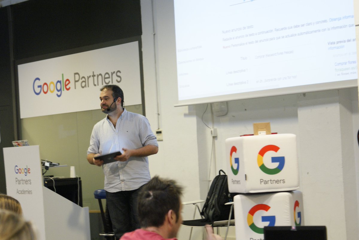 ajemadrid's tweet image. #ahoraengarAJE @runical hablándonos de #GoogleVisionApi en #googleacademies #Herramientas #Análisis #Rendimientos