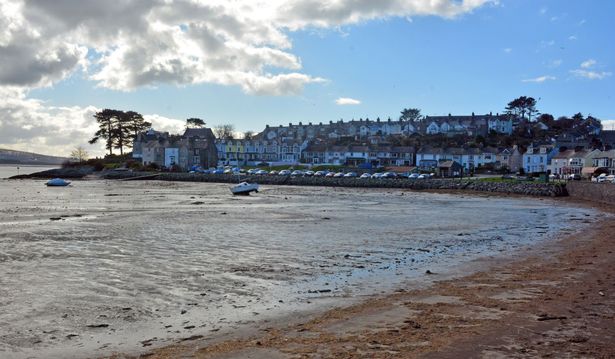 Fury over plans to start charging cars to park at Porthmadog beauty spot bit.ly/1WIbtj7