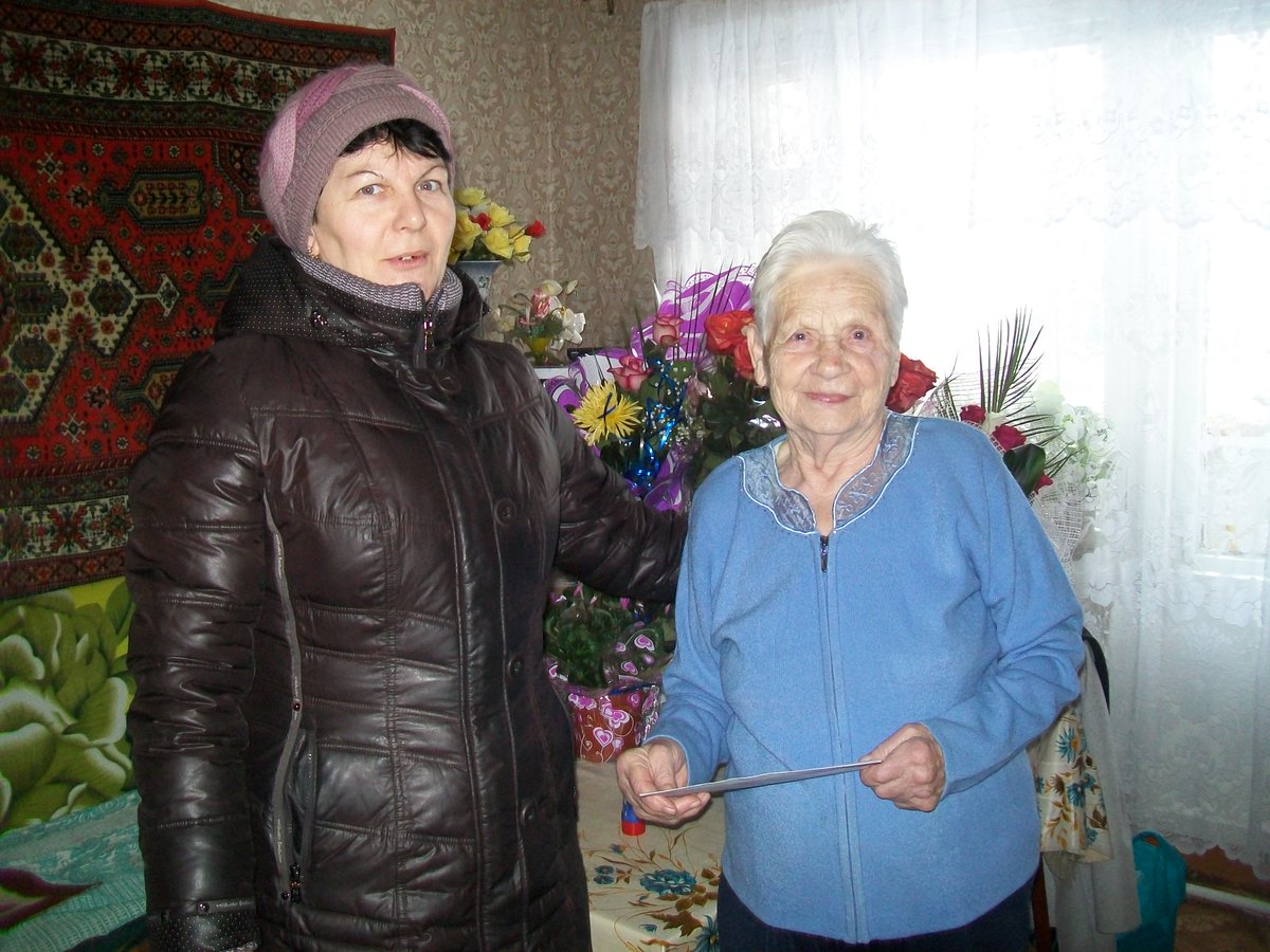 С Юбилеем  Вольнову Клавдию Федоровну! 
Когда на дате Девяносто,
Так много хочется сказать:
