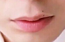 ヒカリ בטוויטר 潤くんの血色のいい唇が好き 下から見上げないとはっきりとわからない大きめのほくろも 色素の薄い上唇のほくろも愛しいかわいい 下唇がぷっくりしてるのもちょっとお口が歪んでるのもビューティフォー 松本潤の唇 T Co Kk1i2g5ukc