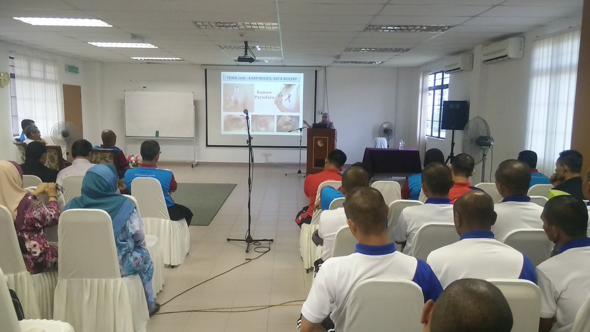 maktabpenjara's tweet photo. Ceramah Kesihatan oleh DR Norfazilah sempena smbutan #hariPenjara226 peringkat N.Selangor di MPM. #ksmpp22015 https://t.co/kOH06vWwl5