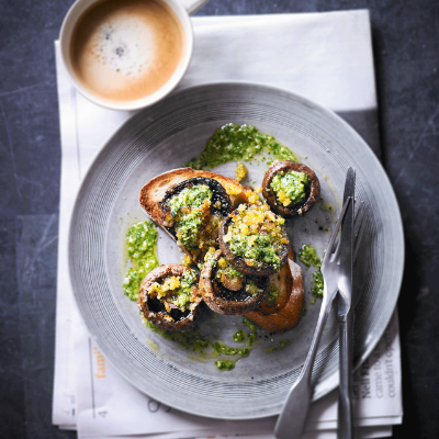 WeHeartBread's tweet photo. Baked mushrooms on toast with garlic butter via @Waitrose #BreadBreakfast https://t.co/DZr0BxQbd7 https://t.co/YEJ4Er67aE