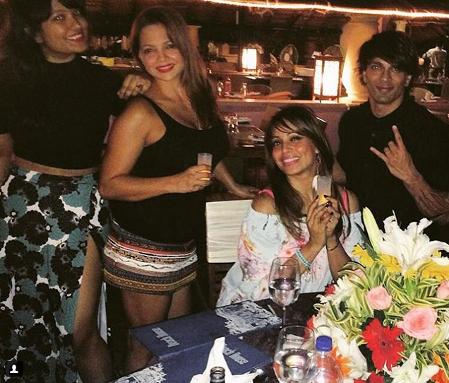 dimplesharma993's tweet photo. Check out what #BipashaBasuandKaranSinghGrover what were doing in Goa. https://t.co/wZwlxr37Fy https://t.co/g1C2xCWTYZ