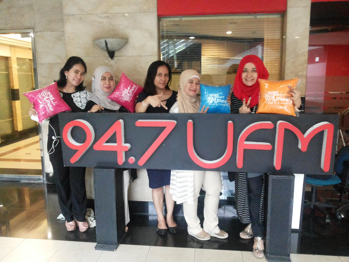 mama_membaca's tweet photo. Foto disini wajib hukumnya !! Thank u @UFM947 kl ada off airnya #MomsAndBooks kami d undang ya.#ufm947 #urcommunity https://t.co/sMHa4sXfnx
