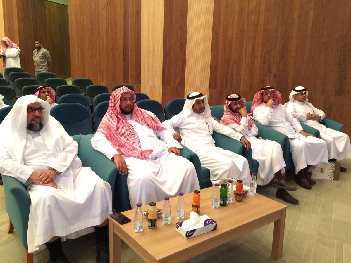 ShaqraUni's tweet photo. *متابعات مباشرة*
وكيل الدراسات العليا  يعقد لقاء مفتوح مع منسوبي الجامعة لمناقشة أعمال الوكالة خلال الفصل الحالي https://t.co/7FRbqDKlDx