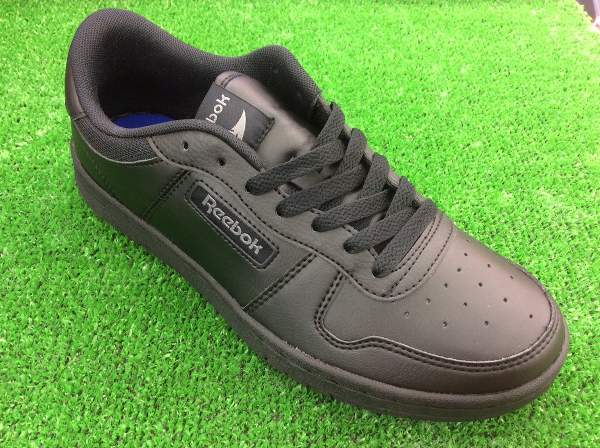 O Xrhsths 東京靴流通センター Sto Twitter 昨日紹介した Reebok Classic ローカットスニーカーのブラック かっこよく黒コーデできめてください ﾟ ﾟ 通販https T Co Hyotysfdvy リーボック スニーカー 東京靴流通センター T Co Zdzte03lcc