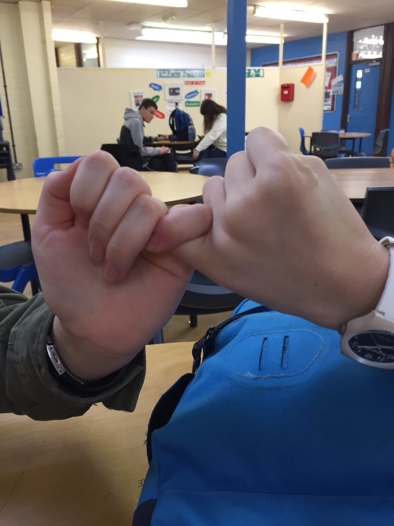 Fallen432's tweet photo. #pinkylink #charityink supporting leicester's homeless and those in poverty @teamrandomncs https://t.co/OuLYR1cQo4