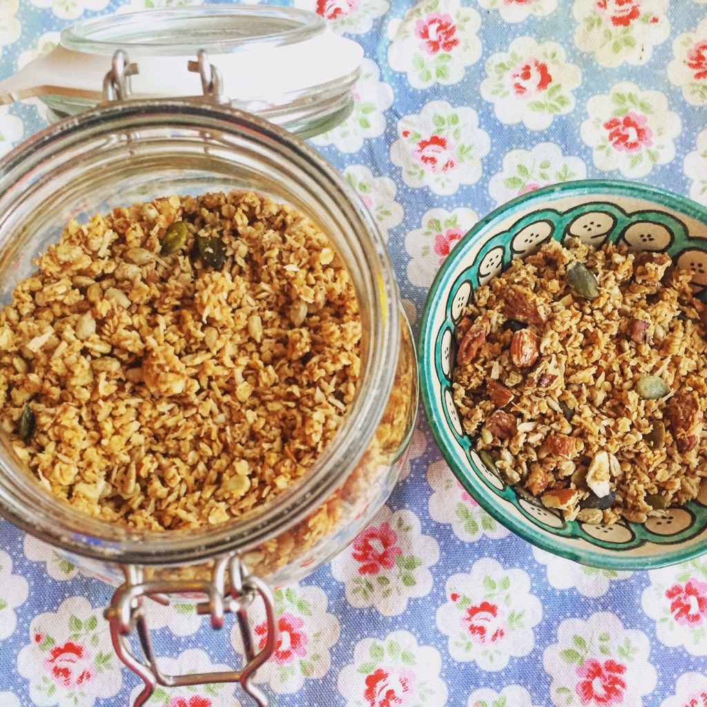 homemadehealth1's tweet photo. ❤️Can't wait for a bowl of my #homemade maple, pecan and almond granola this morning! #homemadehealth #HumpDay https://t.co/M2wvCmyeYt