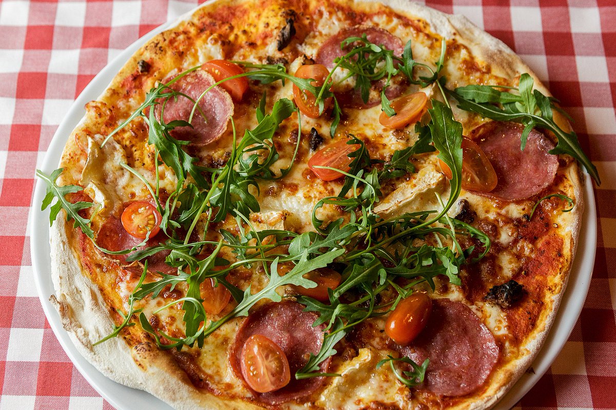 ravintolafi's tweet photo. Jyväskylässä avaa tänään ovensa Pizzeria Bella Roma! Tervetuloa osoitteeseen Kauppakatu 41: https://t.co/u5KI9DdszF https://t.co/Ip2aZDlbD3