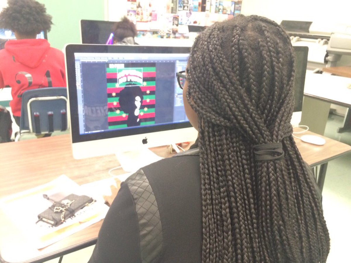 DBHSpathfinder's tweet photo. #DBHS student Valencia works on her Movie/Song/Poem project #GraphicsClub meeting, you can join every Wednesday. https://t.co/YpTSeXEykW