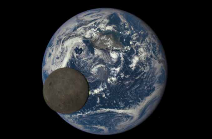 AstroGardenRM3's tweet photo. Mancano 4 giorni a #LunaRM3! Intanto godiamoci una visione che solo un #satellite può dare...https://t.co/hgG2x8k5kM https://t.co/SJBRMEjokX