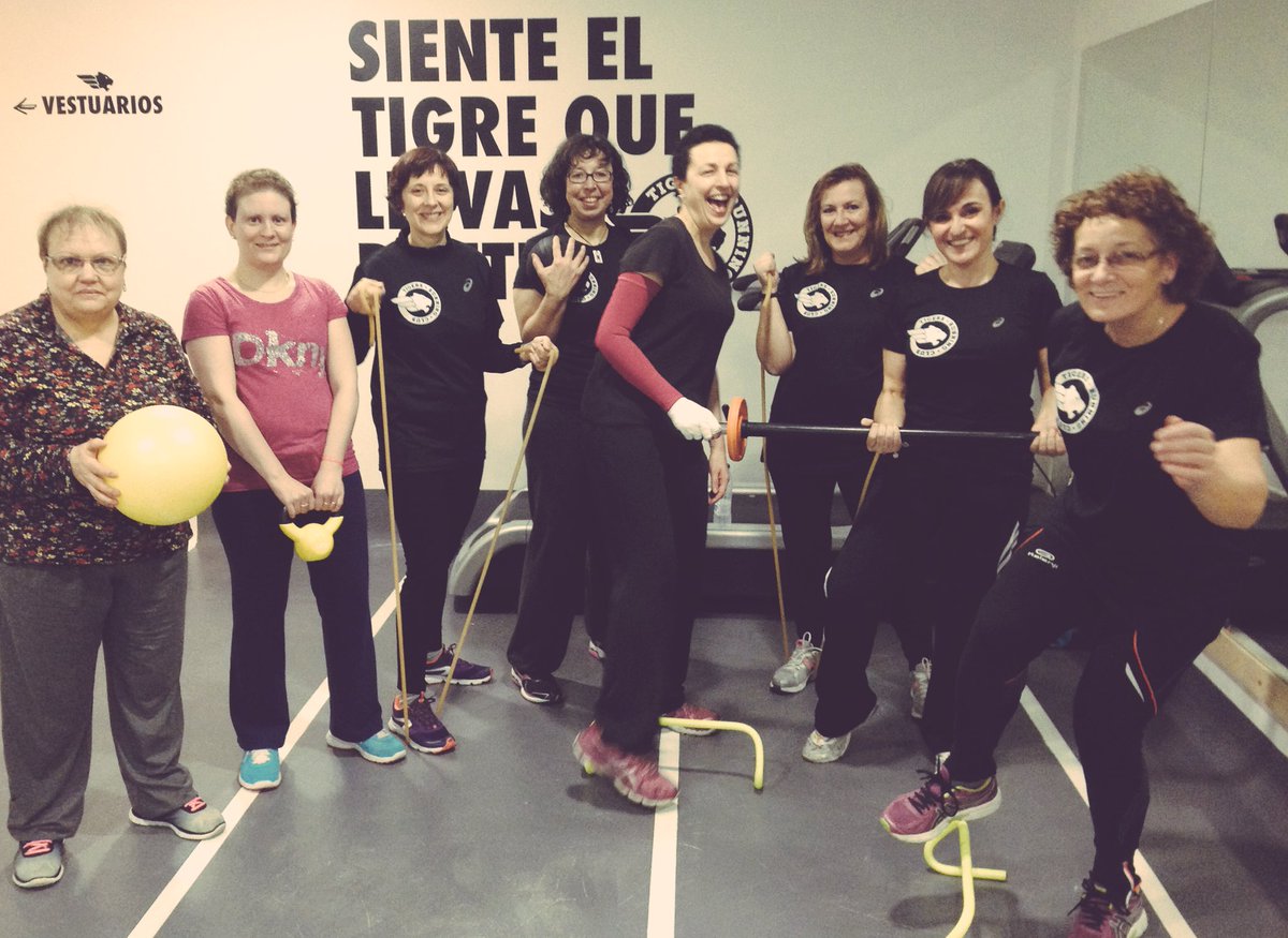 sorayacasla's tweet image. Llueve?? No hay problema entrenamiento de fuerza indoor con mis @Women_InMotion #ejercicioycancer @GeicaMujer