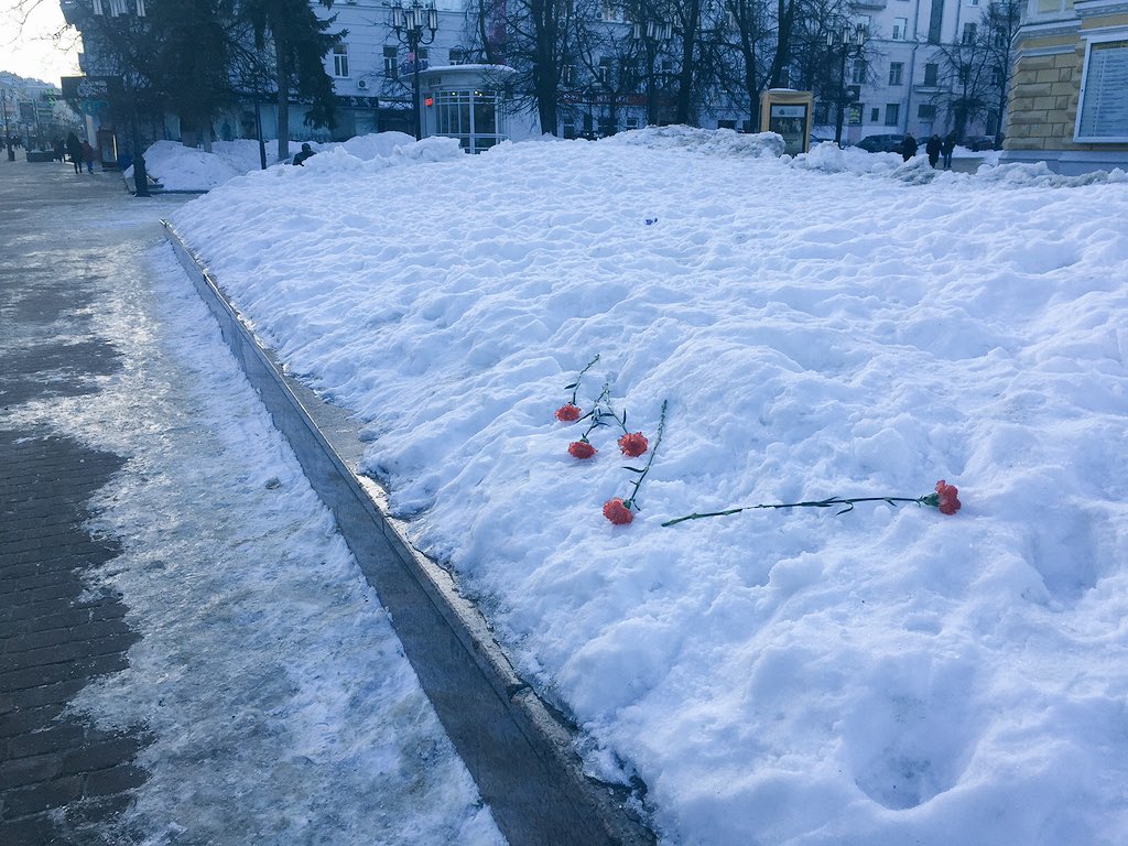 ПАРНАС on Twitter: \"Перед посещением @MKasyanov мемориала Немцова ...