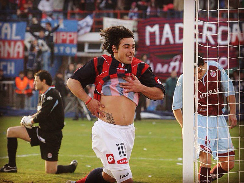 ftbl_throwbacks's tweet image. Ezequiel Lavezzi playing for San Lorenzo, Argentina - 2004-05.
#LavezziThrowback