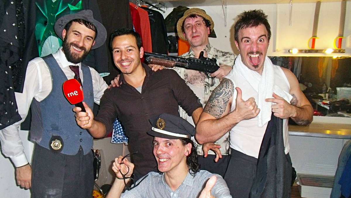 En #LaSala el humor es cosa de Jorge Gª Palomo, con los #Yllana en nuestro querido #Alfíl rtve.es/alacarta/audio…