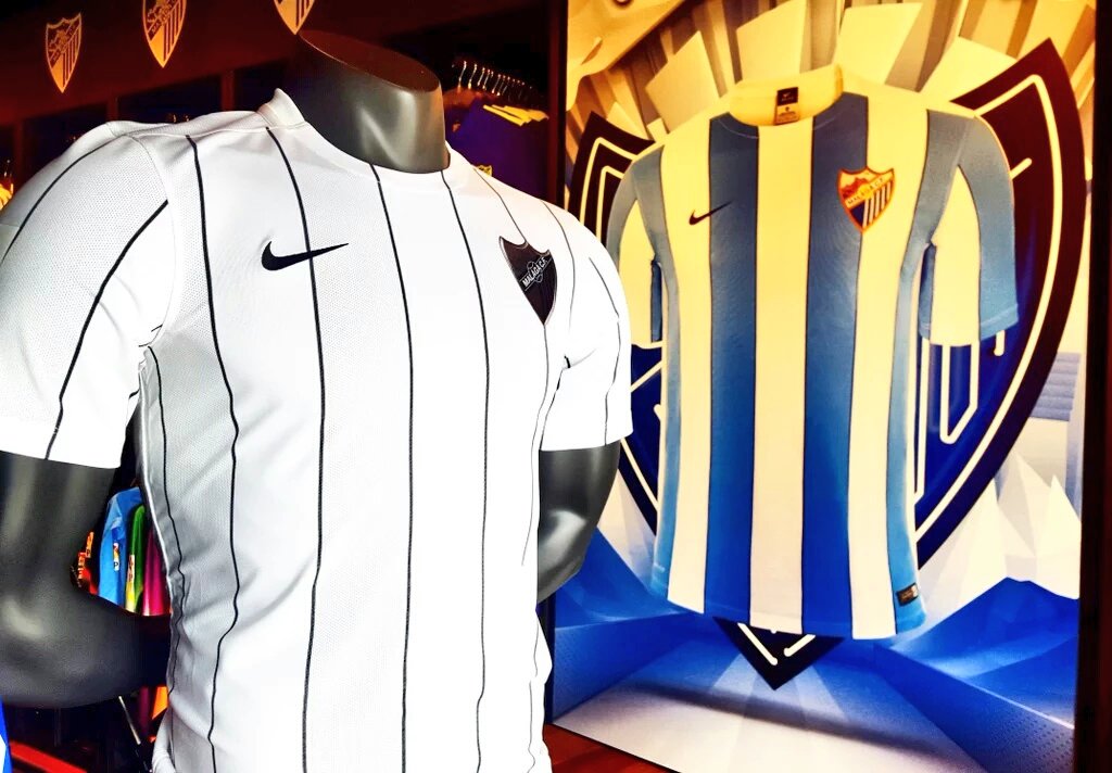 alexmagicloko's tweet photo. Nueva 3° equipación del @MalagaCF es un homenaje a la temporada de 1941. ¿Que os parece? Dar vuestras opiniones. https://t.co/KDwiaBsaI4