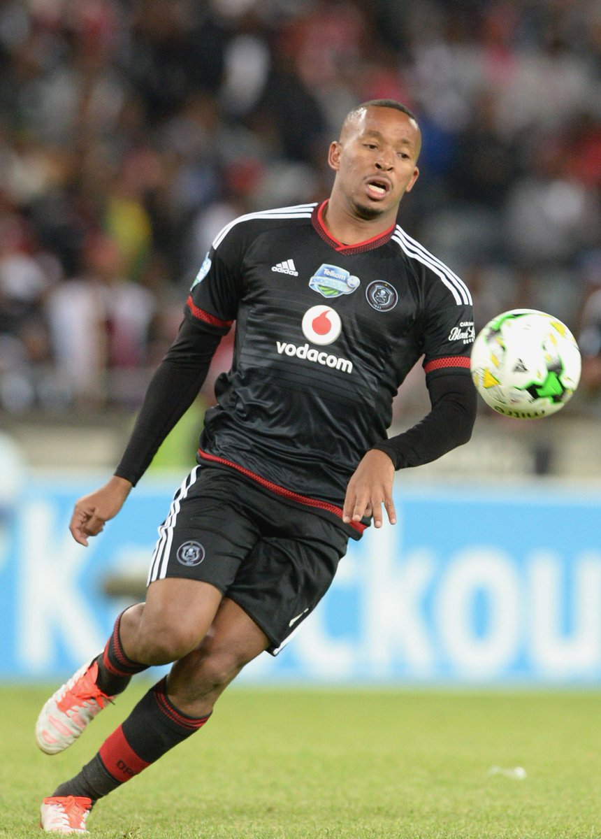 Soccer_Laduma's tweet photo. Which of these two Orlando Pirates strikers do you think should start for Bucs - Gabuza OR Majoro? #SLchat https://t.co/M5LMPhkm5n