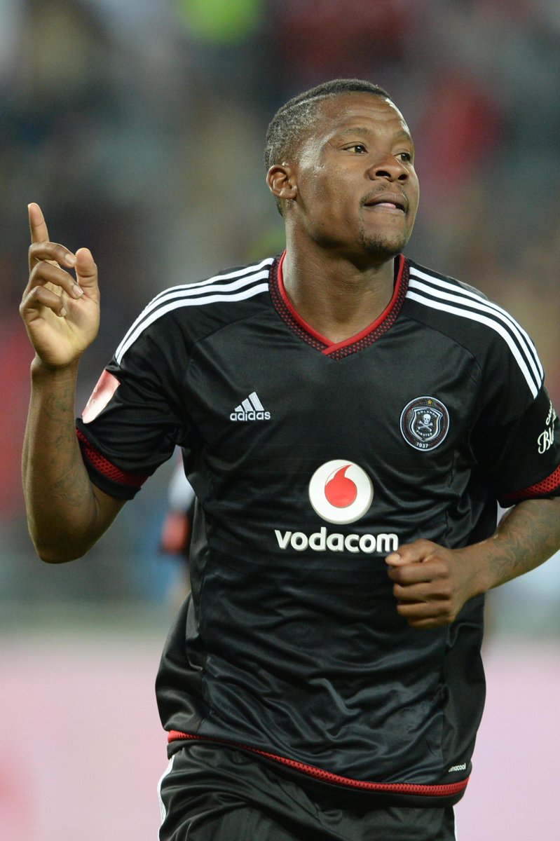 Soccer_Laduma's tweet photo. Which of these two Orlando Pirates strikers do you think should start for Bucs - Gabuza OR Majoro? #SLchat https://t.co/M5LMPhkm5n