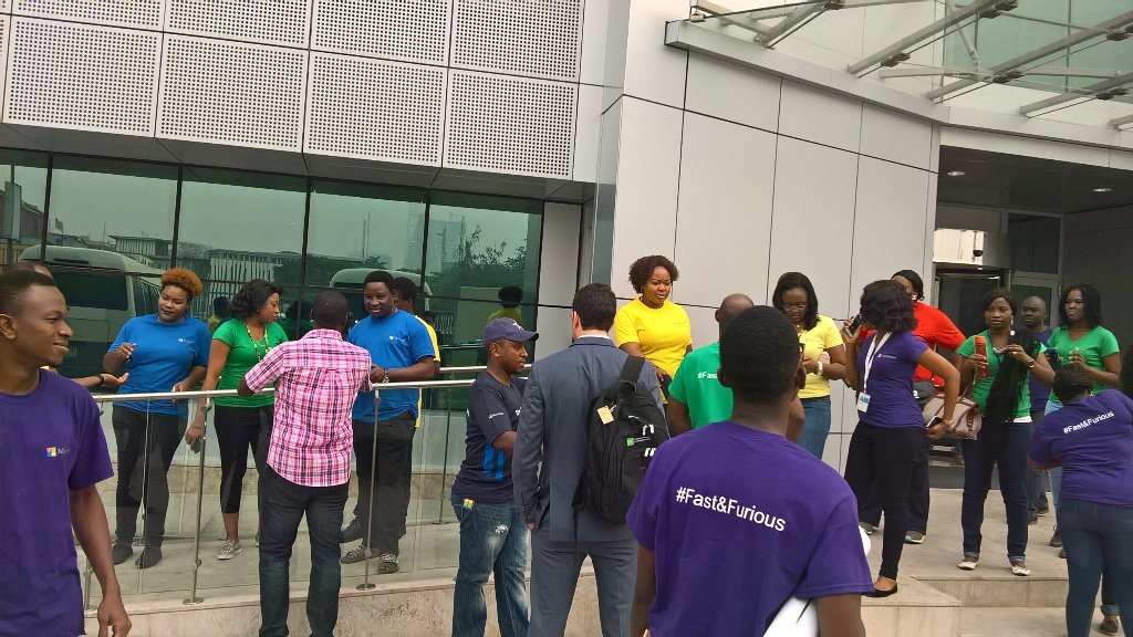 DaraOladapo's tweet photo. .@MicrosoftNG employees ready to go do #ActOfKindnessMicrosoft https://t.co/GquCCClVAR