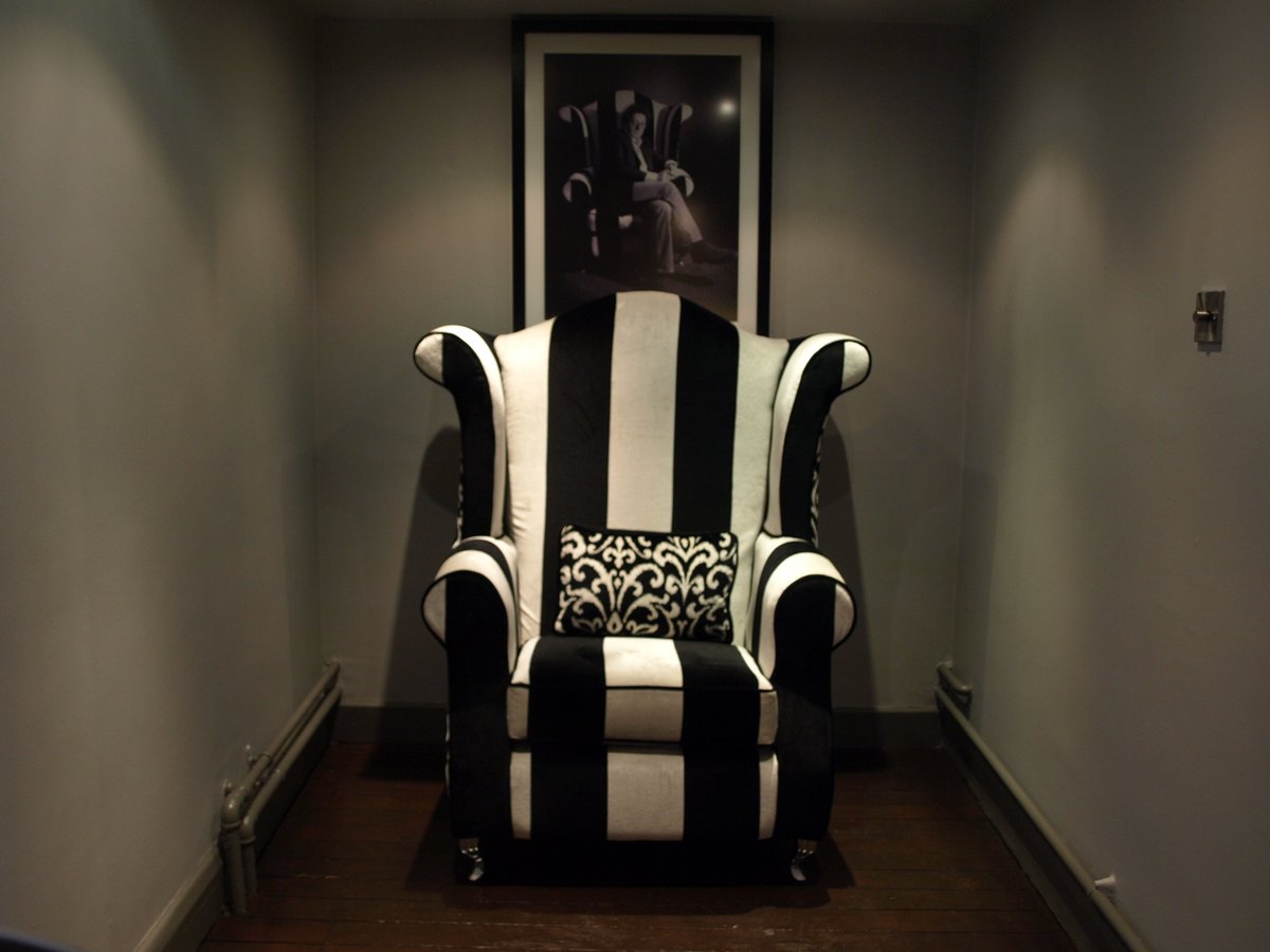 JonesUpholstery's tweet photo. We work with a range of different brands, bringing quality and sophistication to their interiors. #MPW #MarcoChair https://t.co/TvC1cjec2f