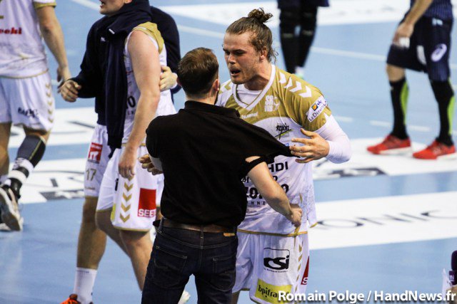 HandNewsfr's tweet photo. [#Video] L’exceptionnel « buzzer beater » de @lynggaard14 >>> https://t.co/lFXXUCa1vC #handball https://t.co/Yw0pptSYVg