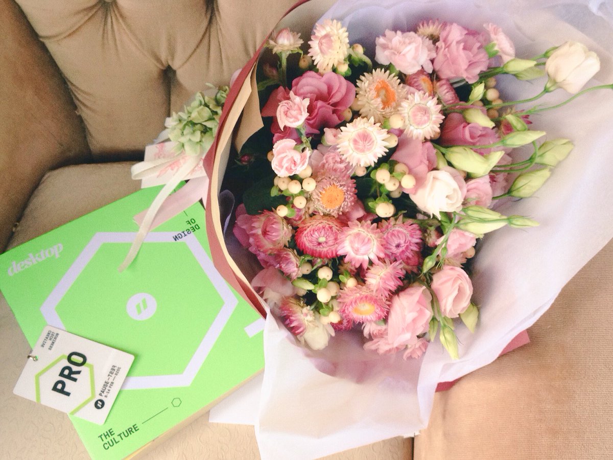 #LuckyGal Sent to #Pause2016 by <a href="/Desktopmag/">Desktop Magazine</a> &amp; came home to flowers after an already perfect week <a href="/PauseFest/">Pause Fest</a>! #LOVE