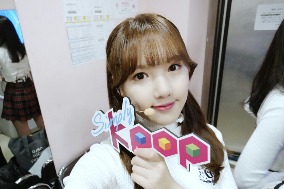 _Simplykpop's tweet photo. 귀여움은 물론 청순한 매력까지 돋보이는 #여자친구 예린이 ^^ #심플리케이팝 에 오자마자 찍는 무결점 모닝 셀카 예쁘죠??? https://t.co/KKdtkLn03o