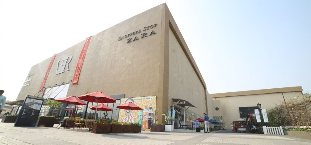 VRSurat's tweet photo. Last minute #ValentinesDay shopping? Head over to VR Surat and buy the best gift for your loved one. #VRWeekends https://t.co/FmDKOOmHaj
