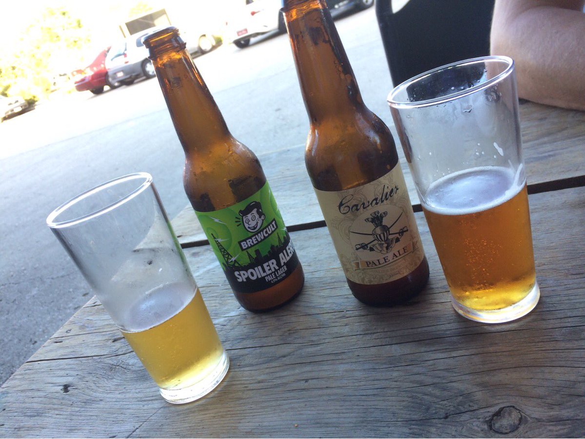 NoelSimonjimmy's tweet photo. Friday knock offs @humpybongbar @CavalierBrewing @BrewCult #fridaybeers #iluvcraft #humpybong https://t.co/4mLpANO0E1