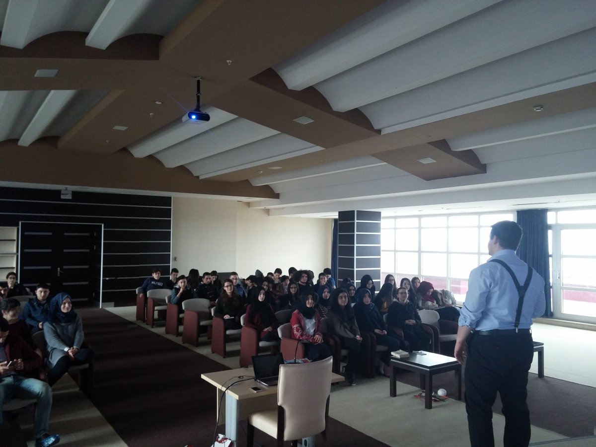 DusuncePlatform's tweet photo. Melikşah Üniversitesi Psikoloji bölümü öğretim görevlisi Sn. Osman Amil hocamızla söyleşimizden kareler https://t.co/bJepHFIVM1