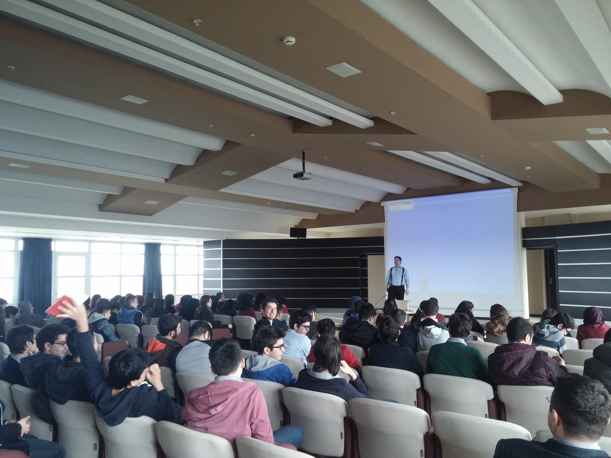 Melikşah Üniversitesi Psikoloji bölümü öğretim görevlisi Sn. Osman Amil hocamızla söyleşimizden kareler