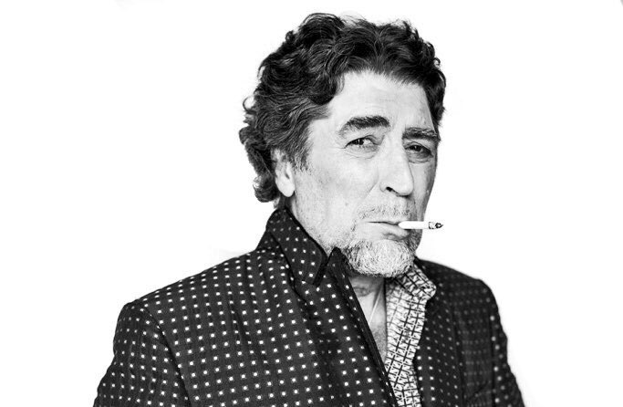 joaquin_sabina's tweet photo. Hoy Joaquín Sabina cumple 50 y 17 años. Feliz cumpleaños, maestro. Gracias por tanto. https://t.co/aihSfvcNIe https://t.co/HGrLrnB8iq