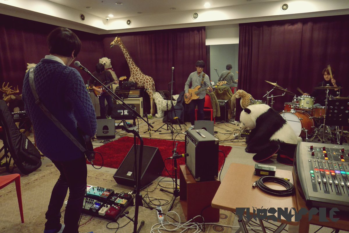 쏜애플 멤버들은 현재 상반기 발매 예정인 EP에 수록 될 신곡 작업을 위한 합주에 한창입니다. 지금까지 공연을 통해 공개된 곡들 외에도 어떠한 곡들이 탄생할지 기대하여 주시기 바랍니다.