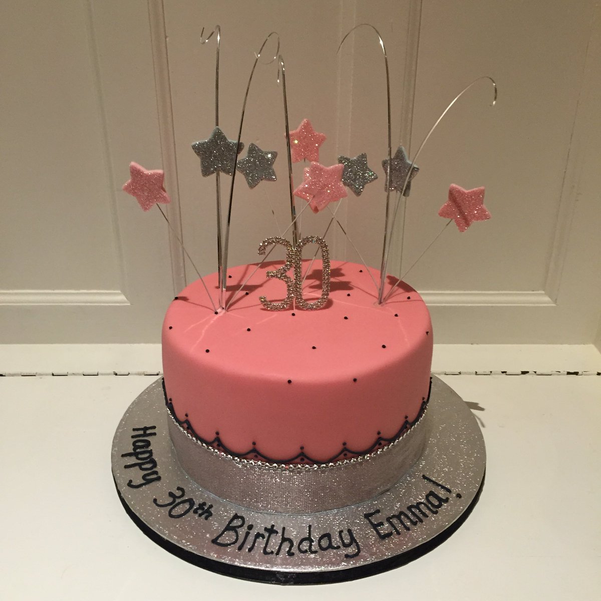 kitchen_coco's tweet image. Coco's makes beautiful elegant &amp;amp; chic cakes #grantham #barbarawibnuk @LincsConnect