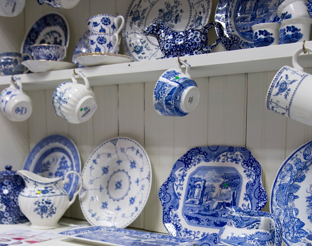 chinasearch's tweet photo. Time for a little bit of tea. Which to choose from though ... spoiled for choice! #Spode #Chinaware #Chinasearch https://t.co/U5A1kJj94d