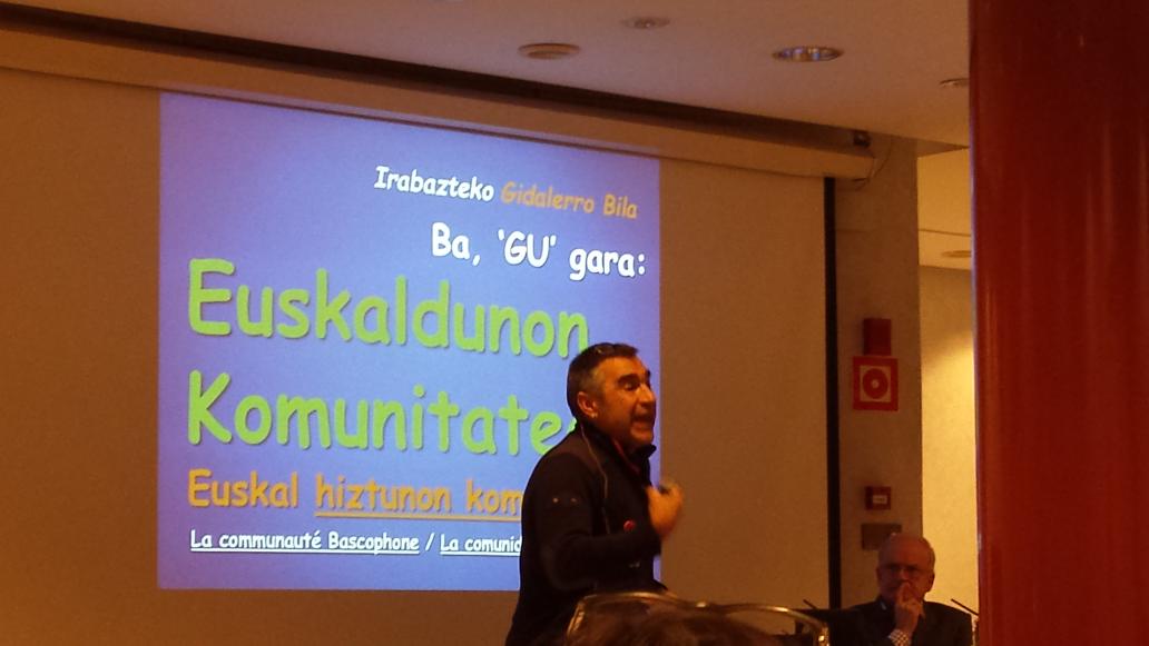 "Euskaldunok gatazka linguistikoa egunero azaleratu behar dogu", dino Bittor Hidalgok #Euskarabiziberritzen