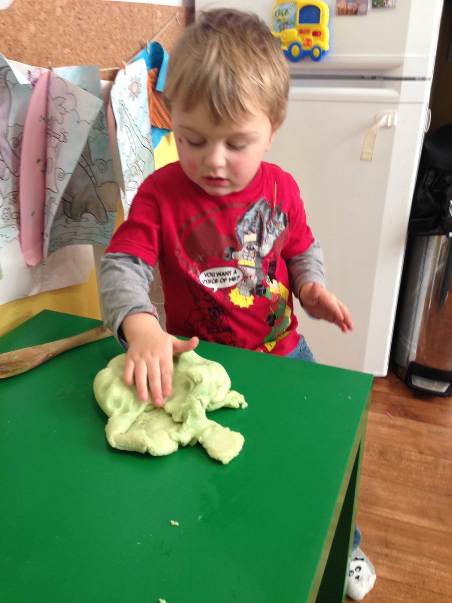 First time making Play-Doh and it's so easy!!! #toddler #crafty m.instructables.com/id/How-to-Make…