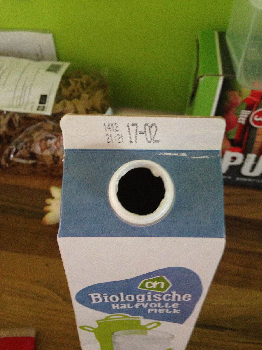 Slechte start van de ochtend met bedorven melk <a href="/albertheijn/">Albert Heijn</a> vinkhuizen